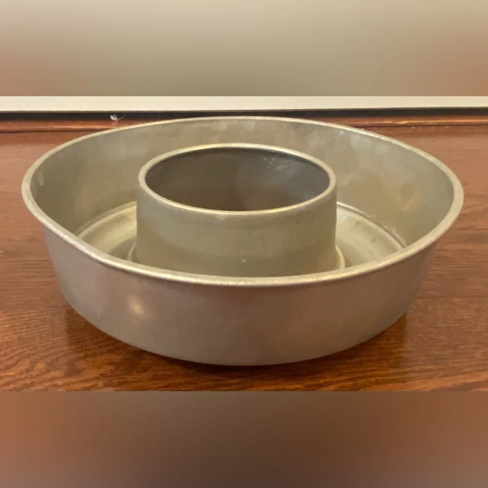 Bundt Angel Food Cake Pan Vintage 2.5”X8.5” 1960’s Round Aluminum